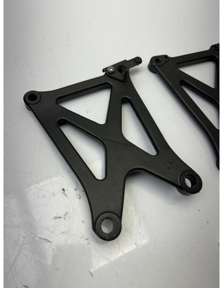 Supports moteur YAMAHA VMAX 1700 2012 - 2020 2S3213170000 / 2S3213160000