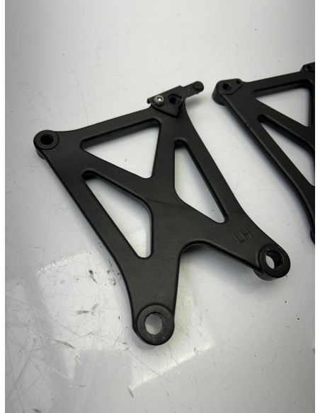 Supports moteur YAMAHA VMAX 1700 2012 - 2020 2S3213170000 / 2S3213160000