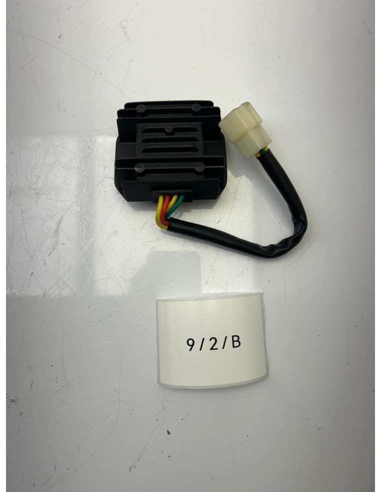 Régulateur de tension 4 broches 12V