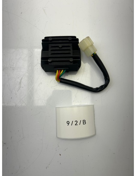 Régulateur de tension 4 broches 12V