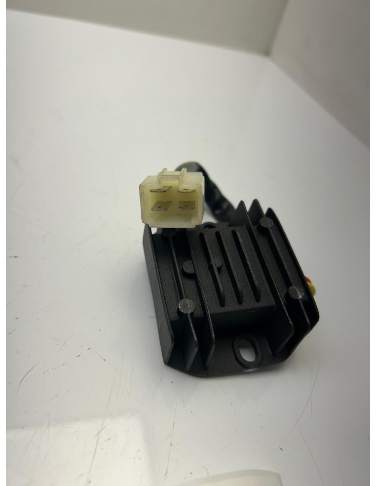 Régulateur de tension 4 broches 12V