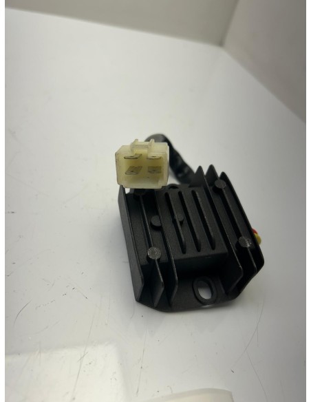 Régulateur de tension 4 broches 12V