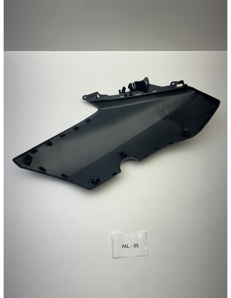 Carénage avant droit YAMAHA XMAX 125 / XMAX 250 / XMAX 300 / XMAX 400 2018 - 2022