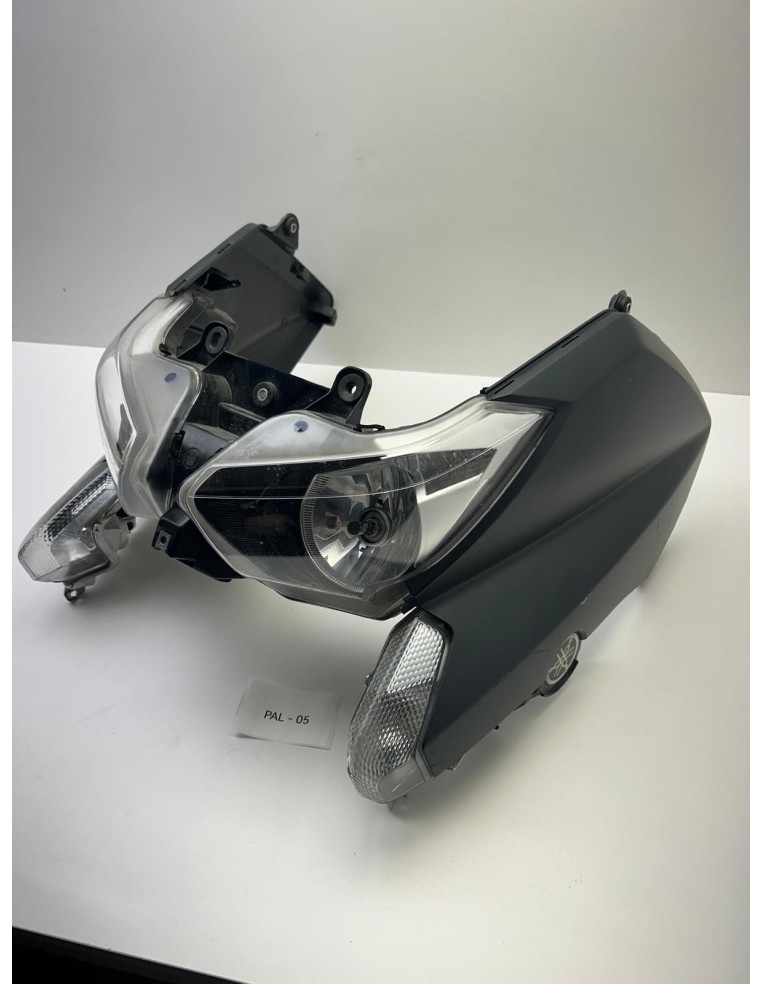 Feu avant avec carénages latéraux YAMAHA XMAX 125 / XMAX 250 2014 - 2017