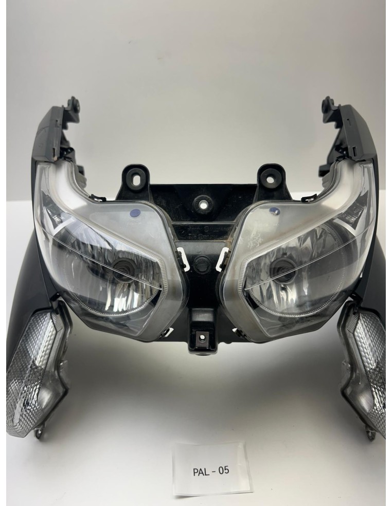 Feu avant avec carénages latéraux YAMAHA XMAX 125 / XMAX 250 2014 - 2017