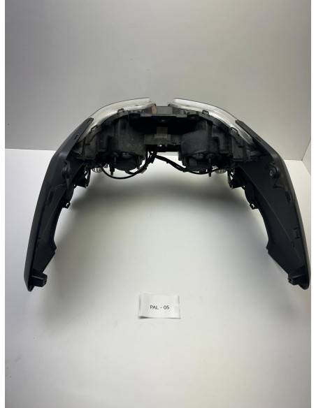 Feu avant avec carénages latéraux YAMAHA XMAX 125 / XMAX 250 2014 - 2017