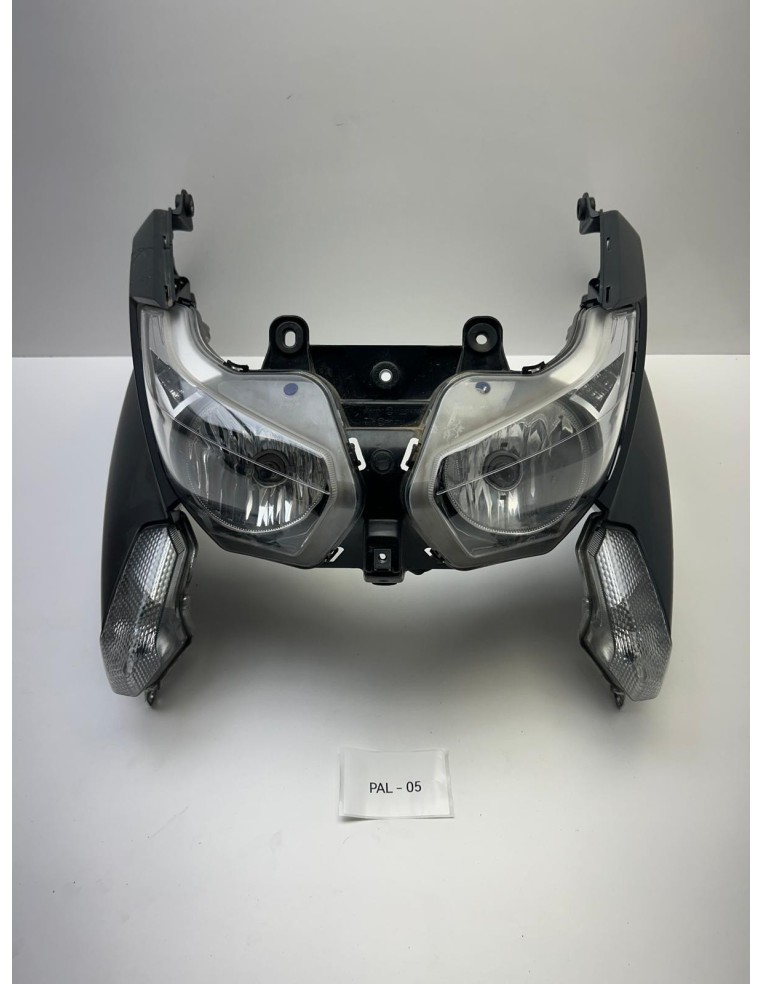 Feu avant avec carénages latéraux YAMAHA XMAX 125 / XMAX 250 2014 - 2017