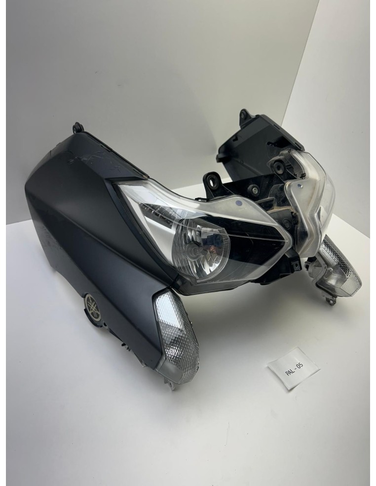 Feu avant avec carénages latéraux YAMAHA XMAX 125 / XMAX 250 2014 - 2017