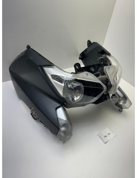 Feu avant avec carénages latéraux YAMAHA XMAX 125 / XMAX 250 2014 - 2017