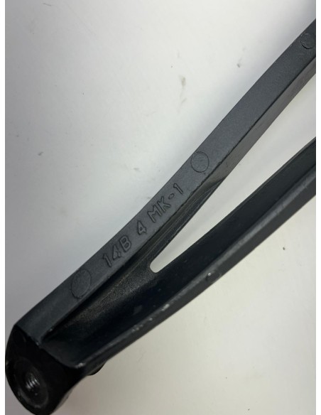 Platine de repose pieds arrière droit origine YAMAHA R1 2009 - 2014