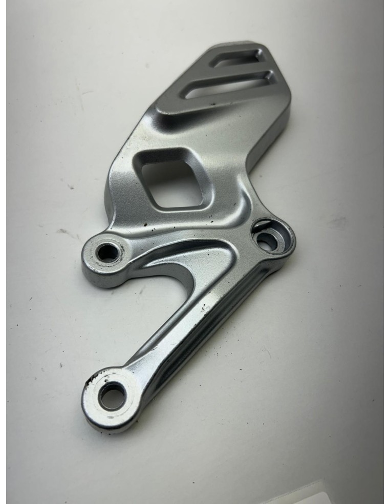 Platine de repose pieds gauche origine YAMAHA R125 2019 - 2025