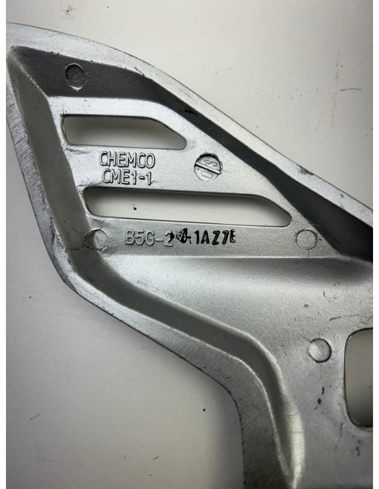 Platine de repose pieds gauche origine YAMAHA R125 2019 - 2025