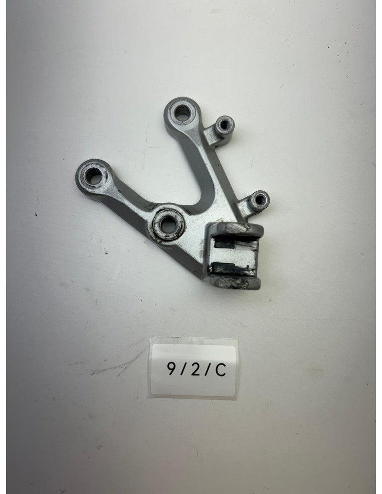 Platine de repose pieds avant gauche origine YAMAHA R3 2015 - 2025