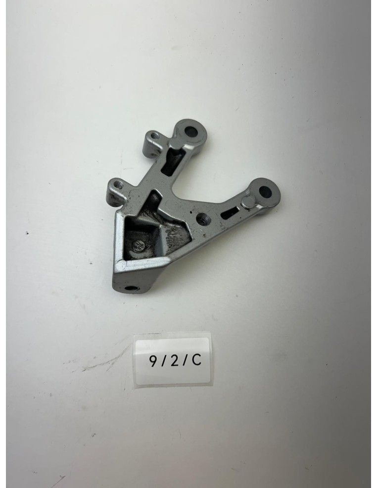 Platine de repose pieds avant gauche origine YAMAHA R3 2015 - 2025