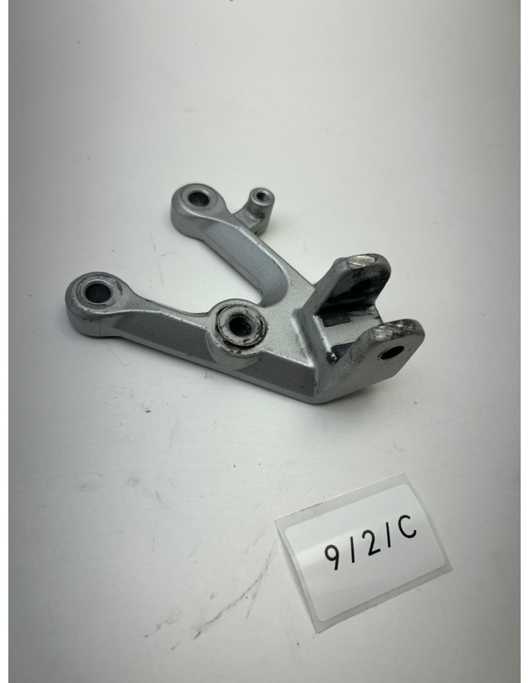 Platine de repose pieds avant gauche origine YAMAHA R3 2015 - 2025