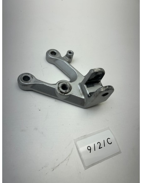 Platine de repose pieds avant gauche origine YAMAHA R3 2015 - 2025