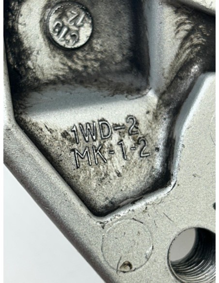 Platine de repose pieds avant gauche origine YAMAHA R3 2015 - 2025
