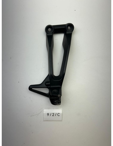 Platine de repose pieds arrière droit origine YAMAHA MT 09 Tracer 2015 - 2017