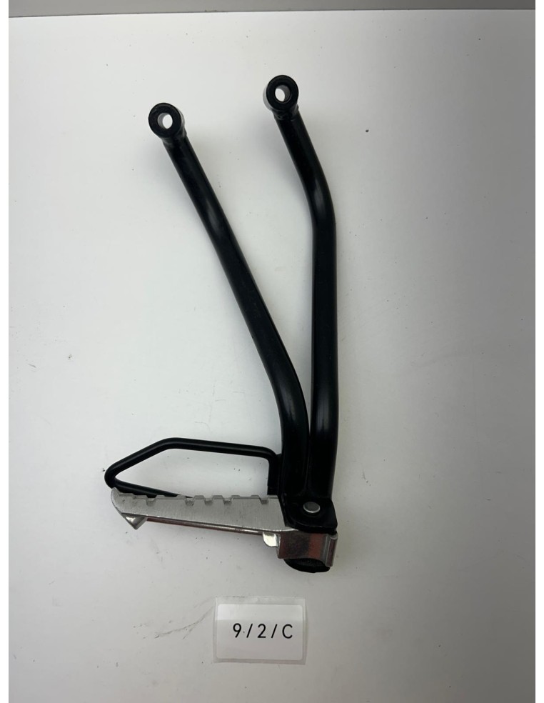 Platine de repose pieds arrière droit YAMAHA YZF R125 2010 - 2013
