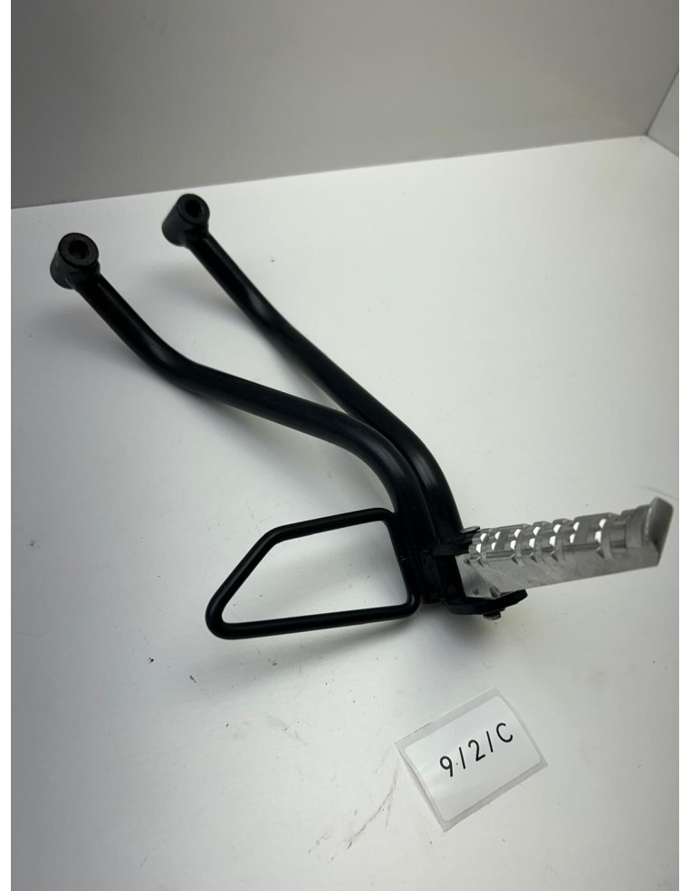 Platine de repose pieds arrière droit YAMAHA YZF R125 2010 - 2013