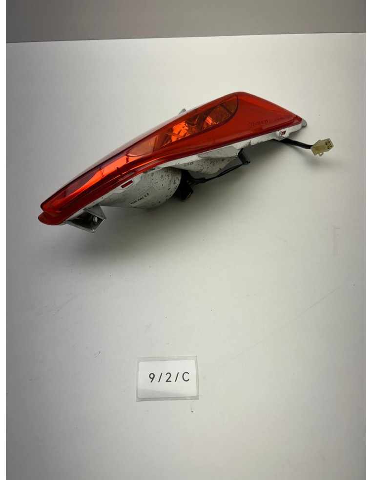 Feu arrière droit origine YAMAHA XMAX 125 2010 - 2013