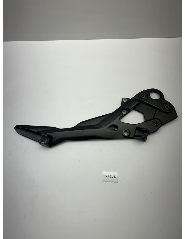 Platine de repose pieds droite origine YAMAHA XJ6 2009 - 2016