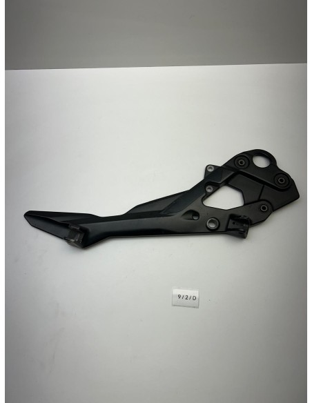 Platine de repose pieds droite origine YAMAHA XJ6 2009 - 2016