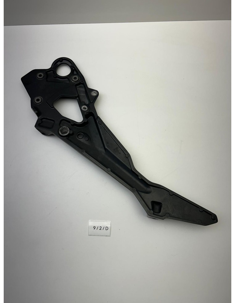 Platine de repose pieds droite origine YAMAHA XJ6 2009 - 2016
