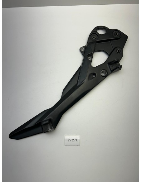 Platine de repose pieds droite origine YAMAHA XJ6 2009 - 2016