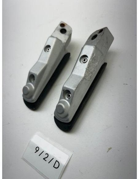 Repose pieds arrière BMW F 800 GT / S / ST 2004 - 2016 46717700921 / 46717700922