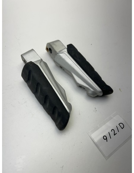 Repose pieds arrière BMW F 800 GT / S / ST 2004 - 2016 46717700921 / 46717700922