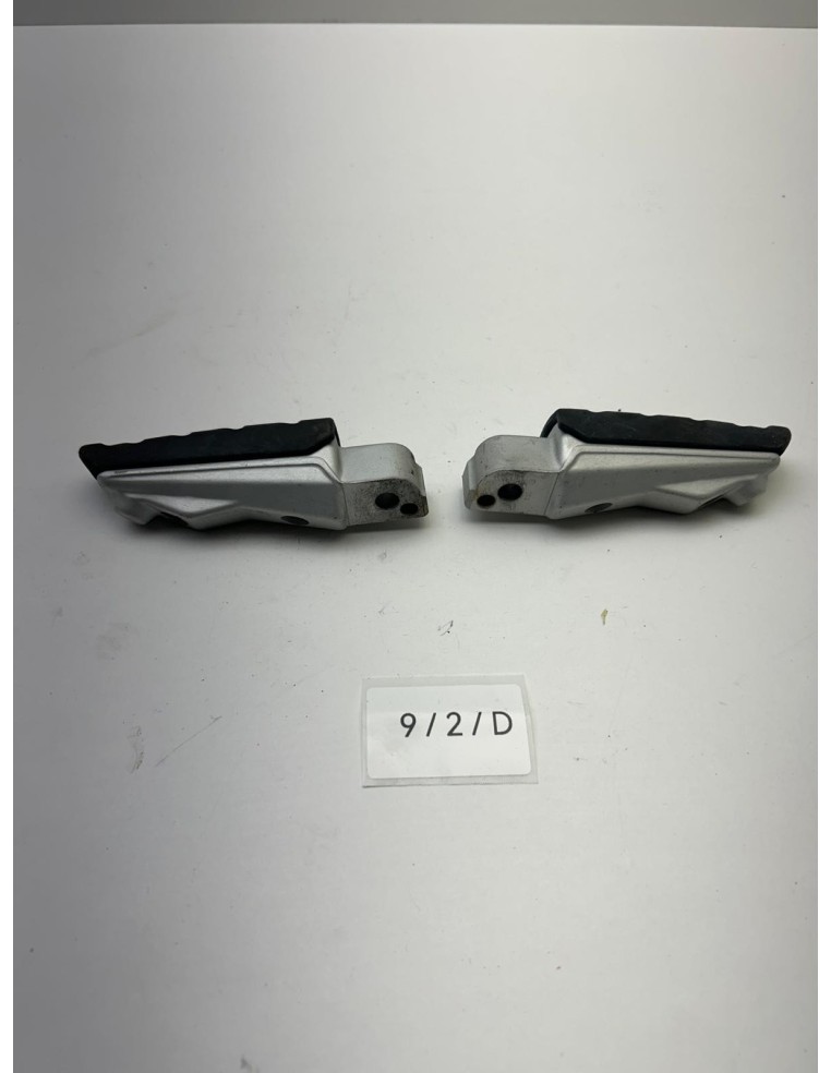 Repose pieds arrière BMW F 800 GT / S / ST 2004 - 2016 46717700921 / 46717700922