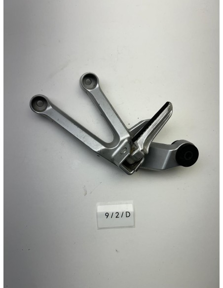 Platine avec repose pied arrière gauche SUZUKI SV 1000 2003 - 2005 4370016G10000