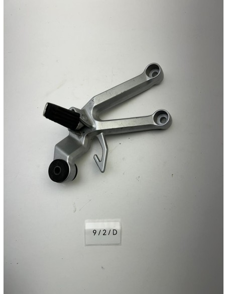 Platine avec repose pied arrière gauche SUZUKI SV 1000 2003 - 2005 4370016G10000