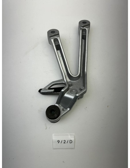 Platine avec repose pied arrière gauche SUZUKI SV 1000 2003 - 2005 4370016G10000