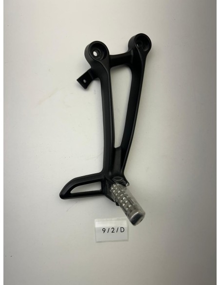 Platine avec repose pied arrière droit YAMAHA MT 07 2014 - 2019 1WS2742L0100