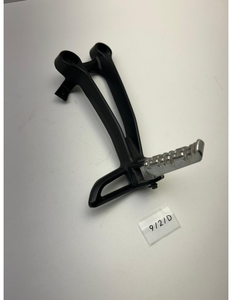 Platine avec repose pied arrière droit YAMAHA MT 07 2014 - 2019 1WS2742L0100