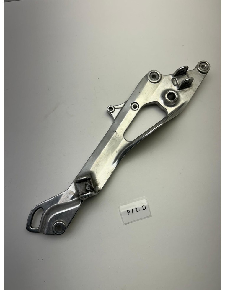 Support platine repose pied droit YAMAHA TDM 900 2002 - 2010 5PS274430000
