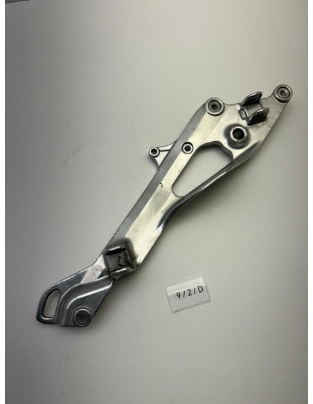 Support platine repose pied droit YAMAHA TDM 900 2002 - 2010 5PS274430000