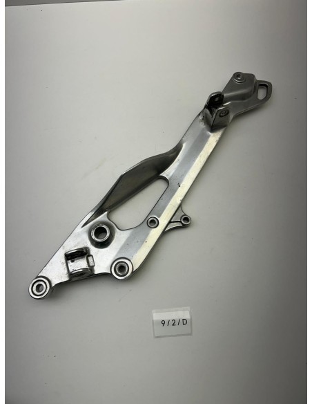 Support platine repose pied droit YAMAHA TDM 900 2002 - 2010 5PS274430000
