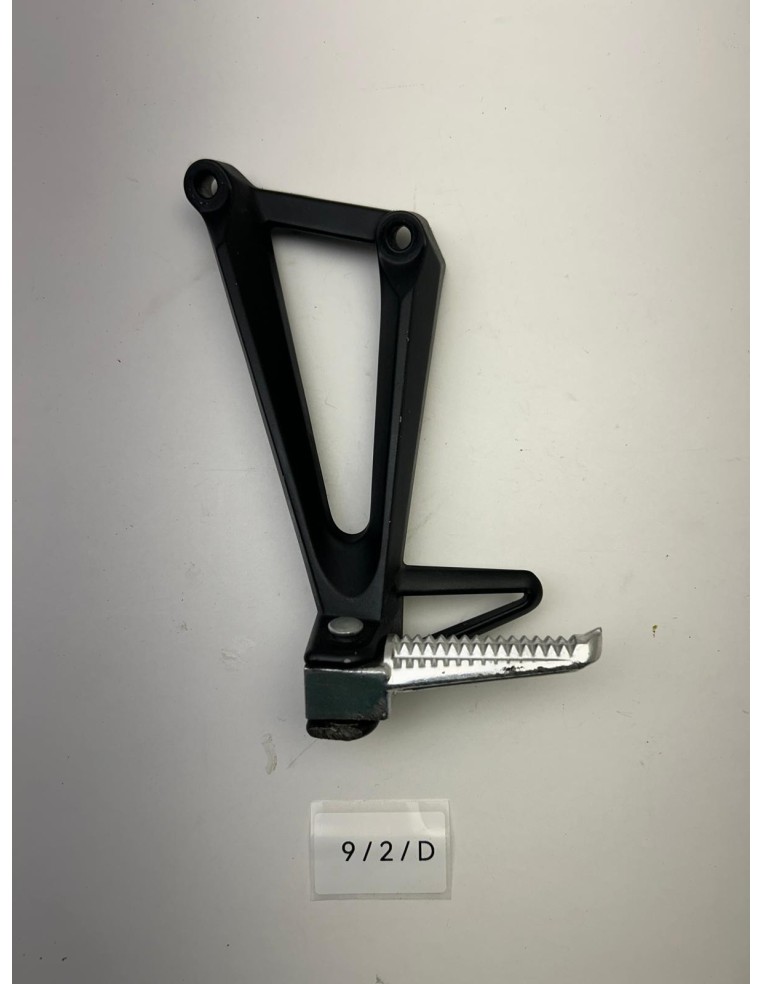 Platine avec repose pied arrière gauche YAMAHA YZF R25 / R3 2018 - 2023 1WDF74300100