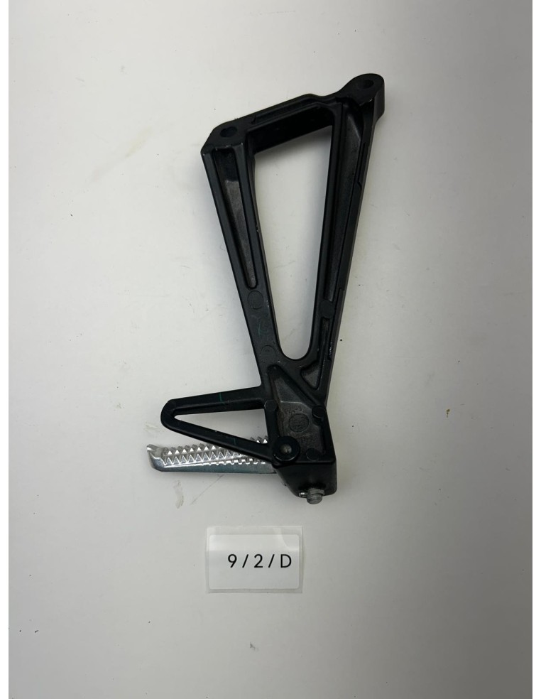 Platine avec repose pied arrière gauche YAMAHA YZF R25 / R3 2018 - 2023 1WDF74300100