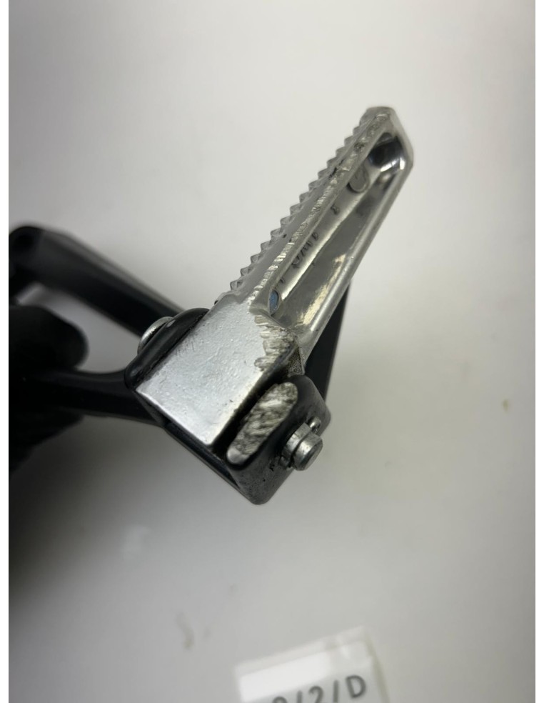 Platine avec repose pied arrière gauche YAMAHA YZF R25 / R3 2018 - 2023 1WDF74300100