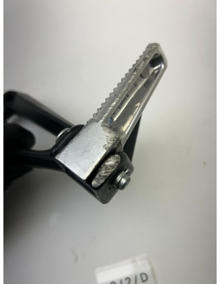 Platine avec repose pied arrière gauche YAMAHA YZF R25 / R3 2018 - 2023 1WDF74300100
