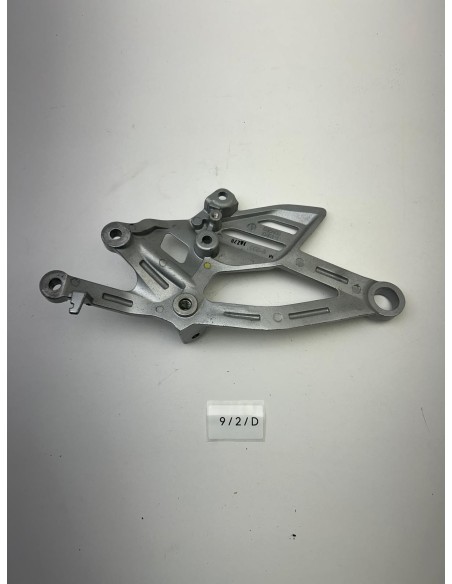 Support platine repose pied avant droit YAMAHA YZF R125 2019 - 2023 B5GF74430000