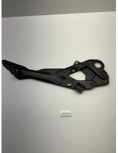 Platine de repose pieds droite origine YAMAHA XJ6 2009 - 2016