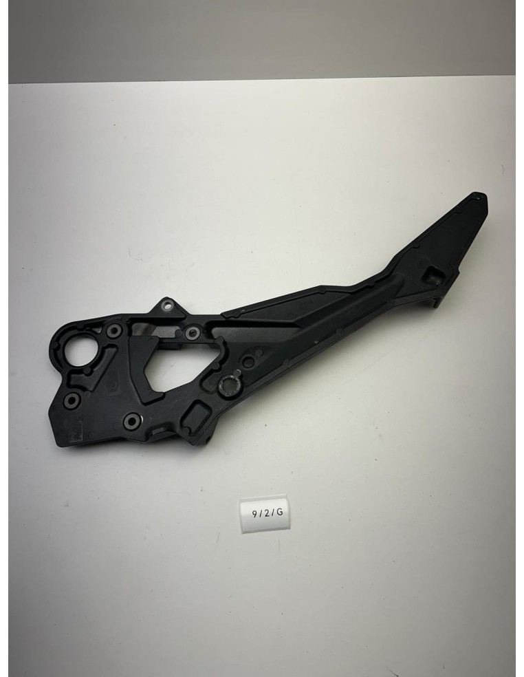 Platine de repose pieds droite origine YAMAHA XJ6 2009 - 2016
