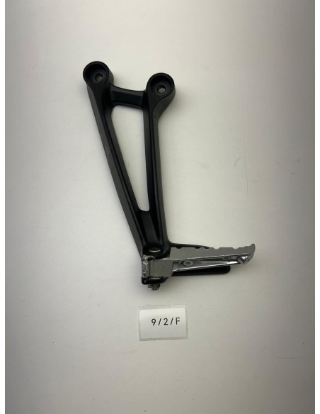 Platine de repose pied arrière gauche YAMAHA MT 07 2014 - 2017