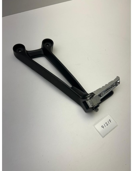 Platine de repose pied arrière gauche YAMAHA MT 07 2014 - 2017