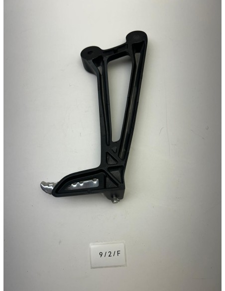 Platine de repose pied arrière gauche YAMAHA MT 07 2014 - 2017